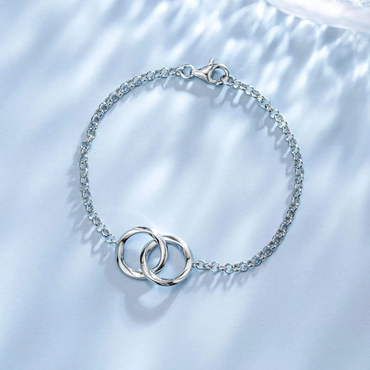 FANCIME "Connected "Mobius Circle Sterling Silver Bracelet