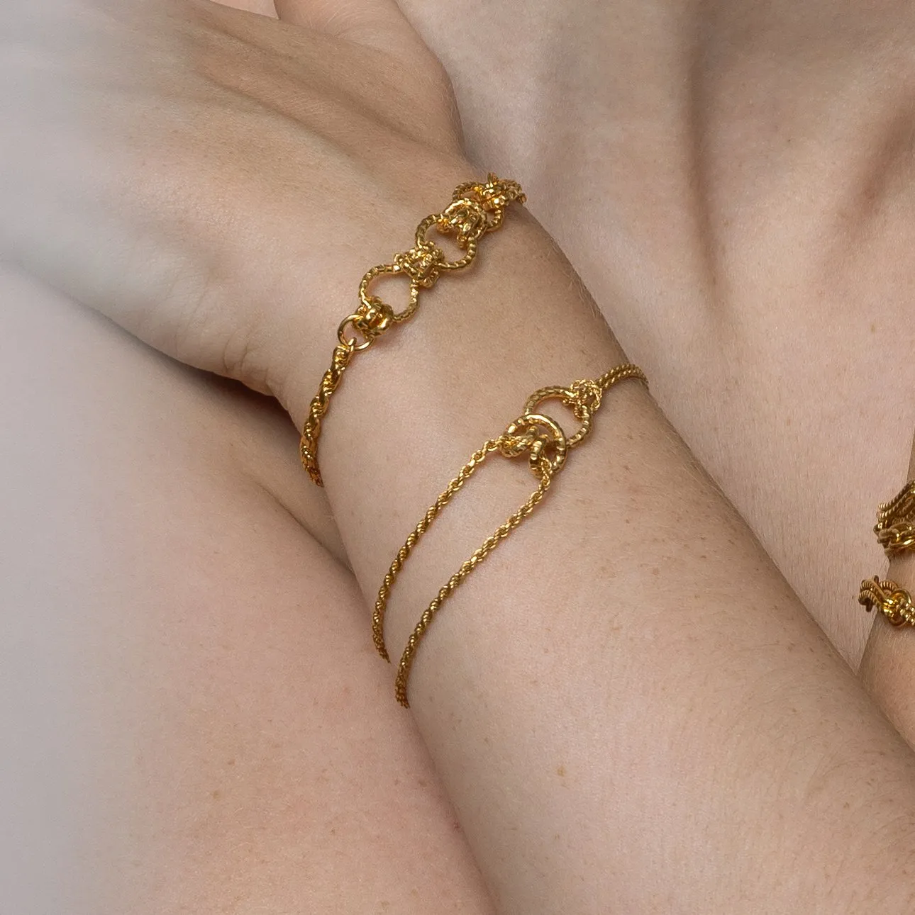 Serpentine Knot Bracelet - Gold